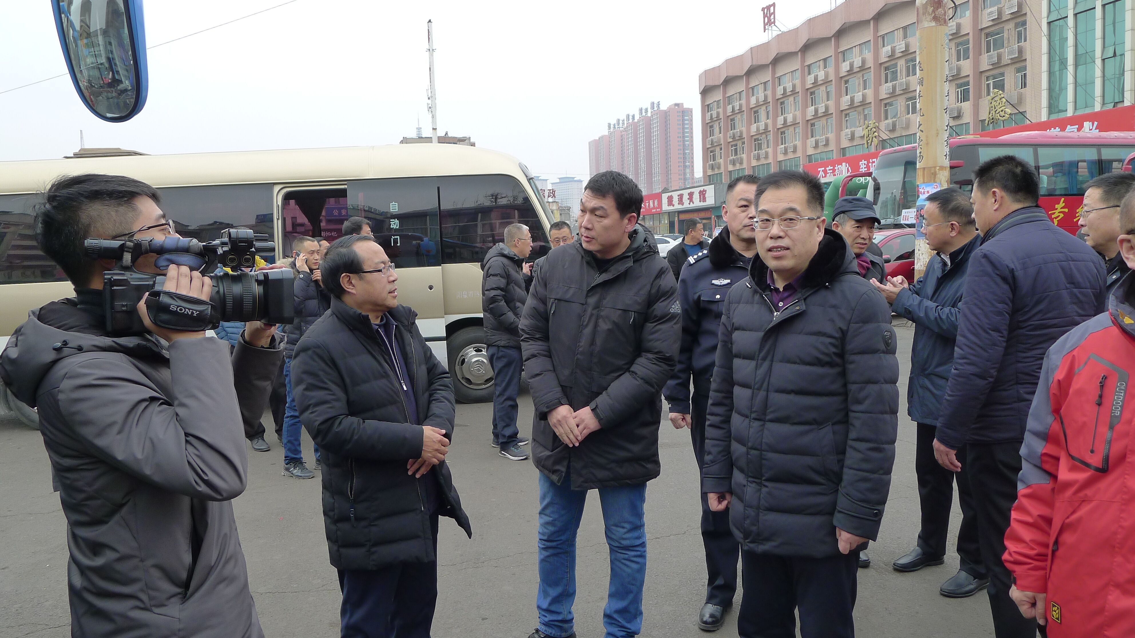 副市長呼亞民、國資委主任彭國勇檢查春運工作